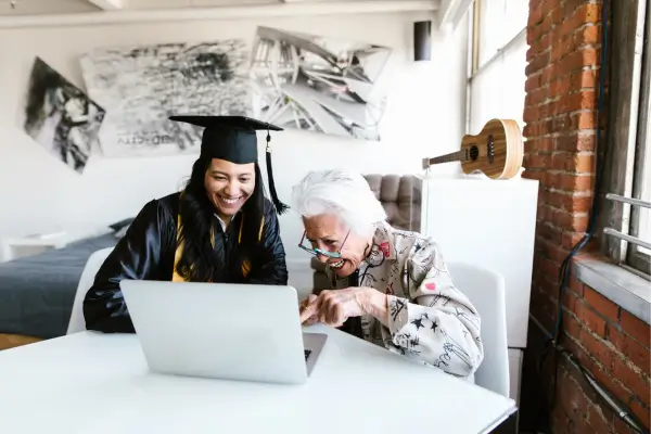 Conectando Gerações: A Harmonia entre Estilo e Tecnologia nas Roupas para Idosos